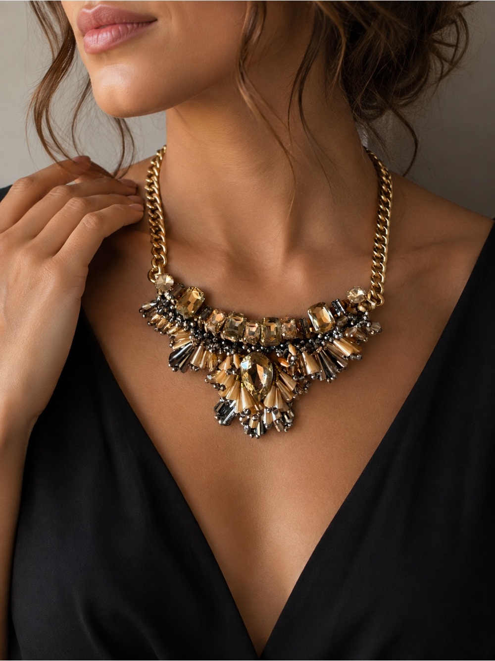 ✨ Gorgeous Statement Crystal Bib Necklace – Gold Tone